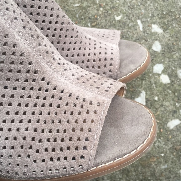 Lucky Brand | Open toe Stacked heel Suede Wedges! - Picture 5 of 9